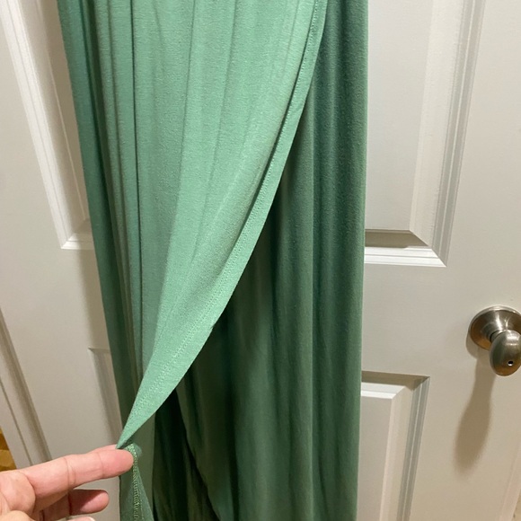 Long size Medium green dress very flattering ties at the shoulders - Picture 2 of 3